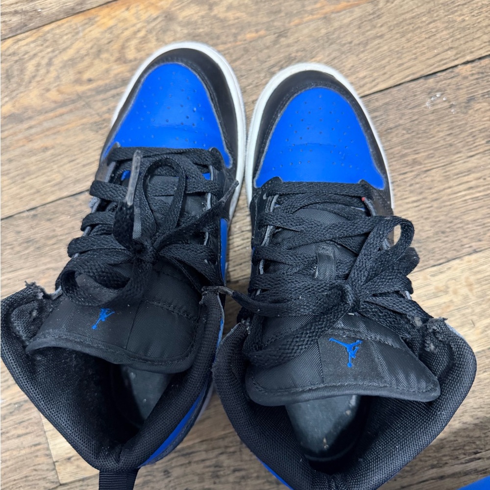 Nike Kids Sneakers in Blue and Black air Jordan’s 1